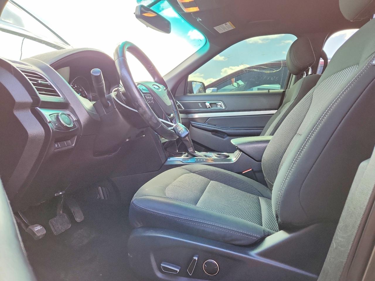 2017 FORD EXPLORER XLT photo 13