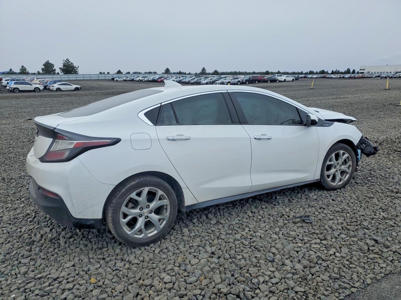 2017 CHEVROLET VOLT PREMIER photo 3