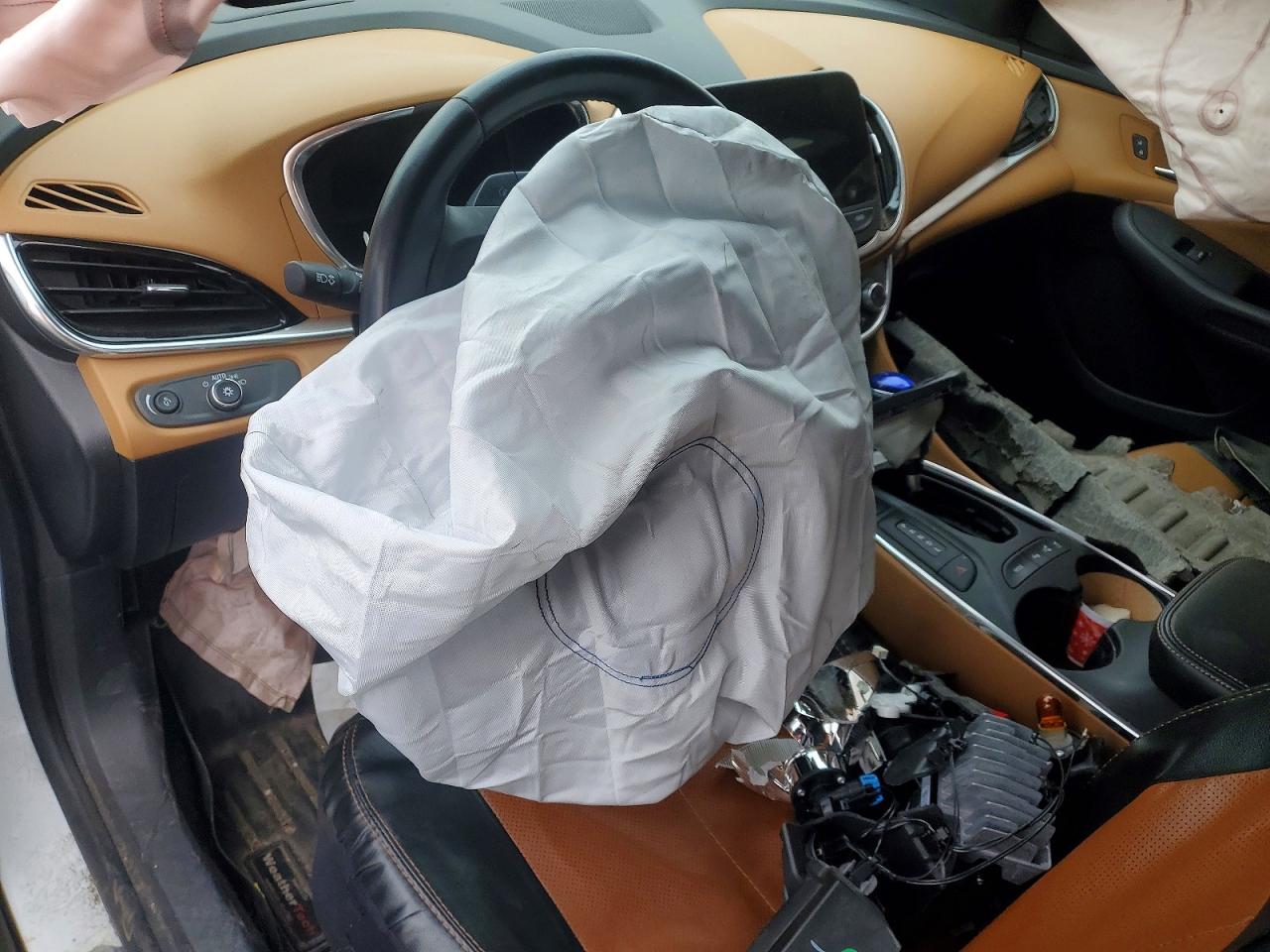 2017 CHEVROLET VOLT PREMIER photo 8