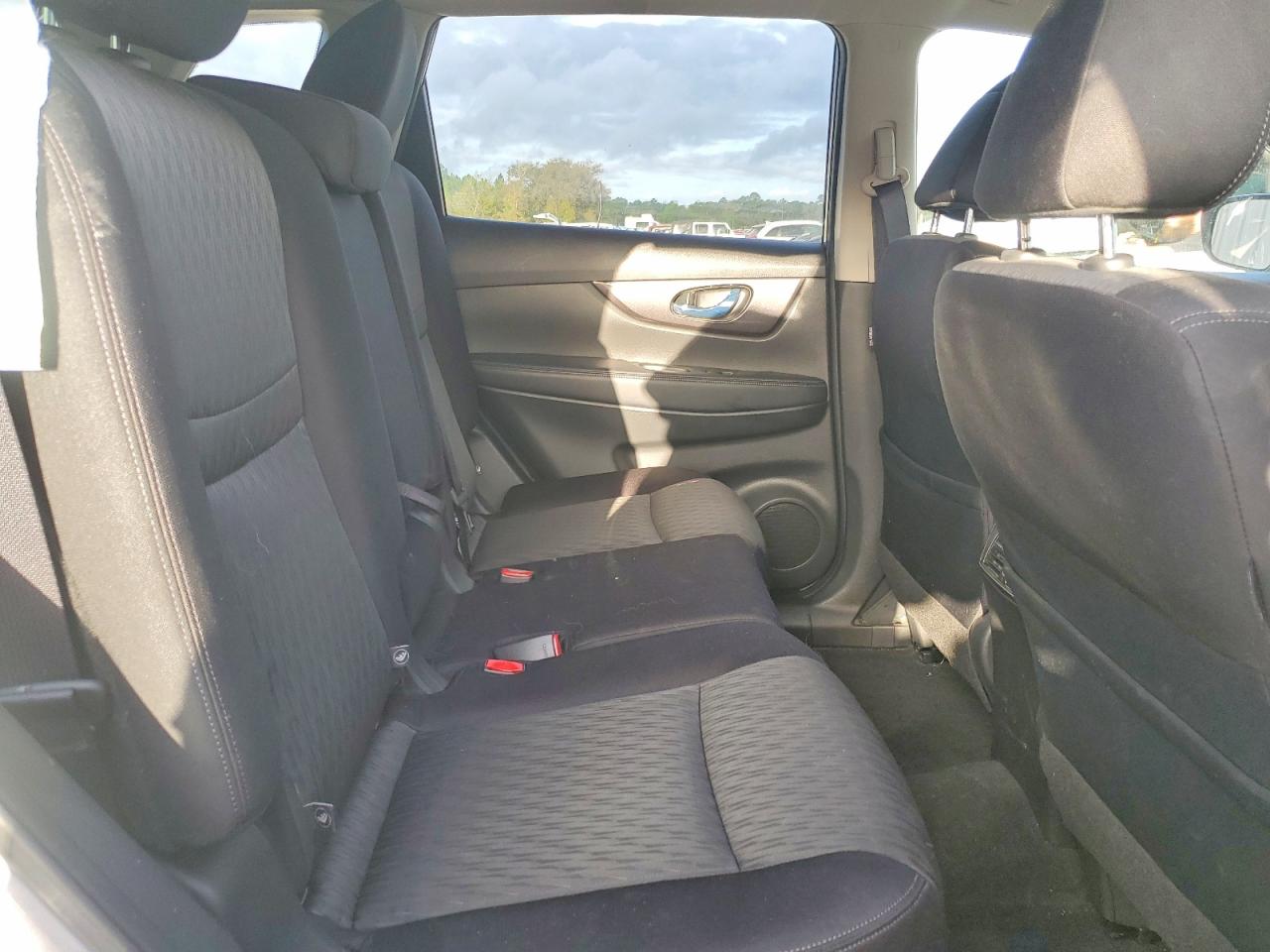 2019 NISSAN ROGUE SV photo 31