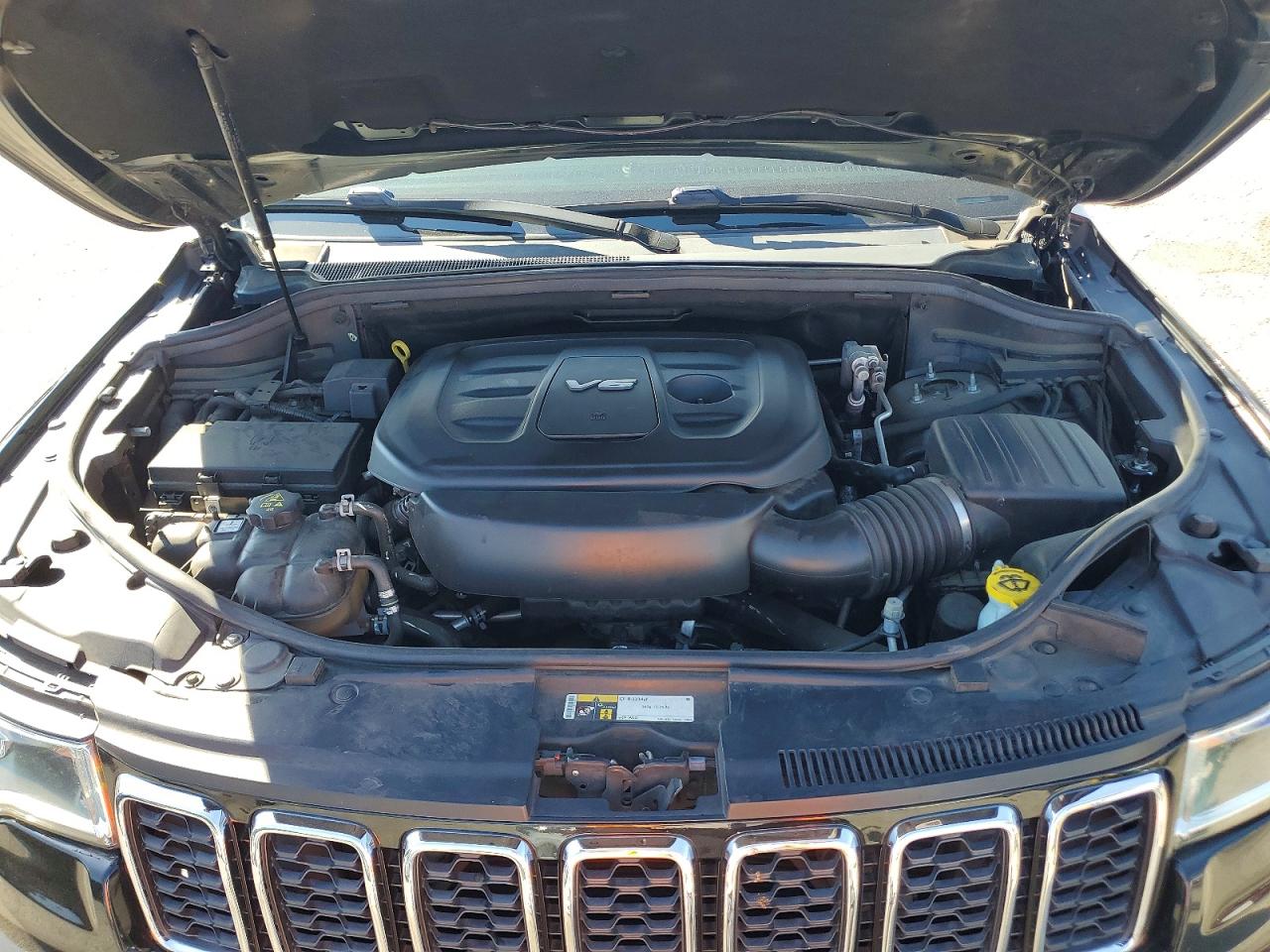 2019 JEEP GRAND CHEROKEE LAREDO photo 23