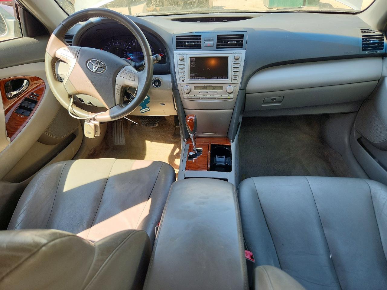 2010 TOYOTA CAMRY XLE V6 photo 8