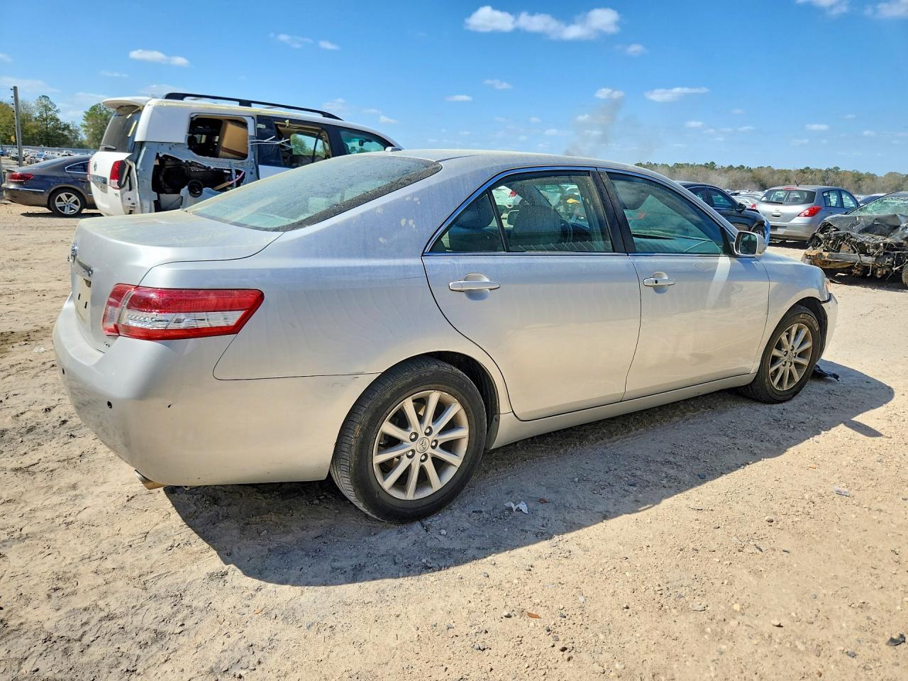 2010 TOYOTA CAMRY XLE V6 photo 3