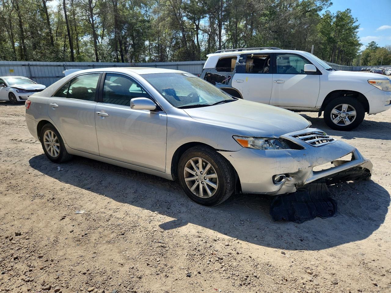 2010 TOYOTA CAMRY XLE V6 photo 4