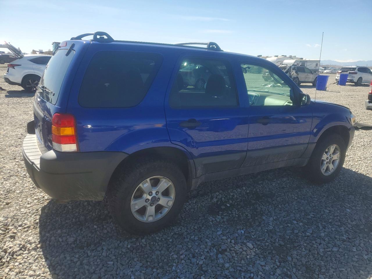 2005 FORD ESCAPE XLT photo 3