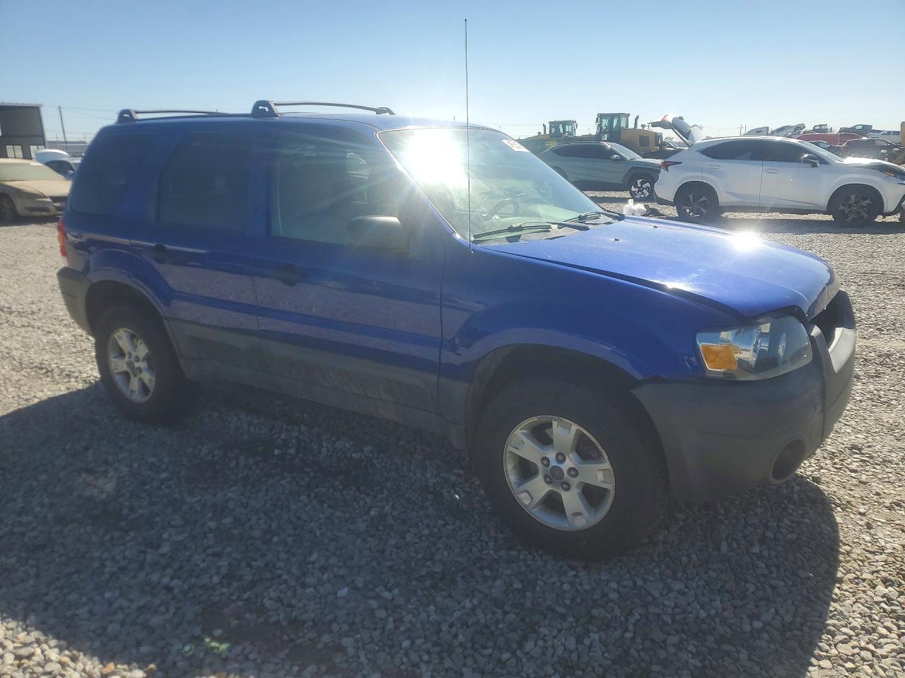 2005 FORD ESCAPE XLT photo 4