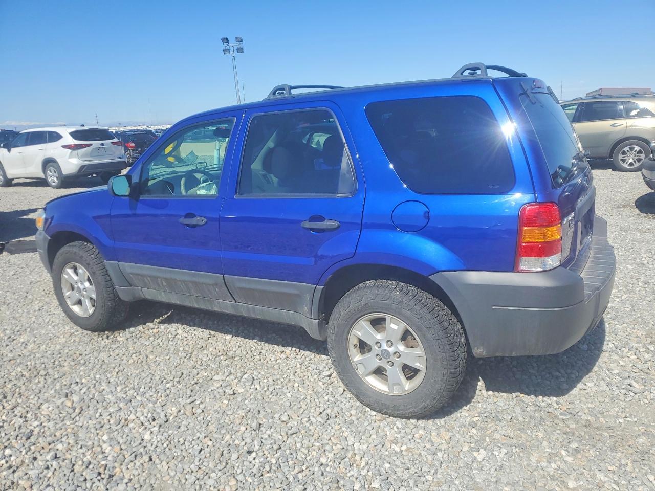 2005 FORD ESCAPE XLT photo 2