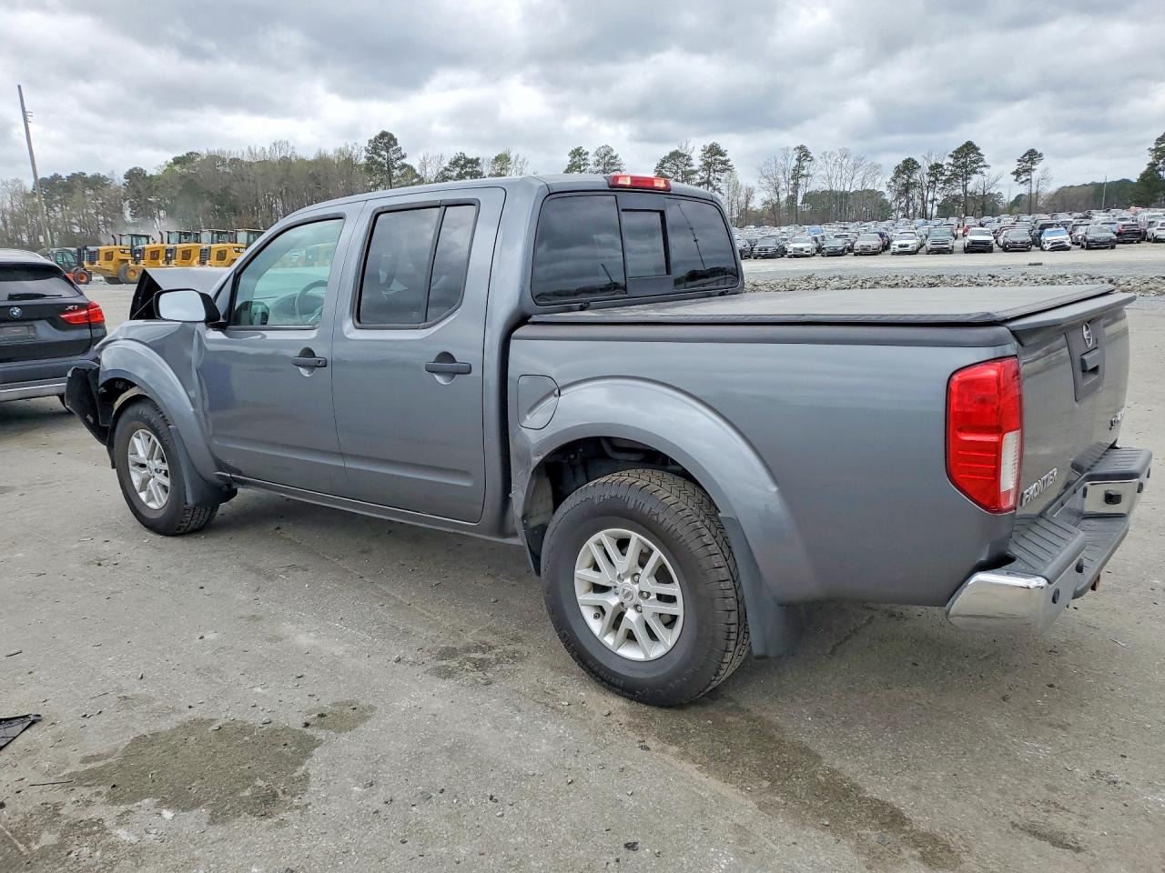 2018 NISSAN FRONTIER SV photo 2
