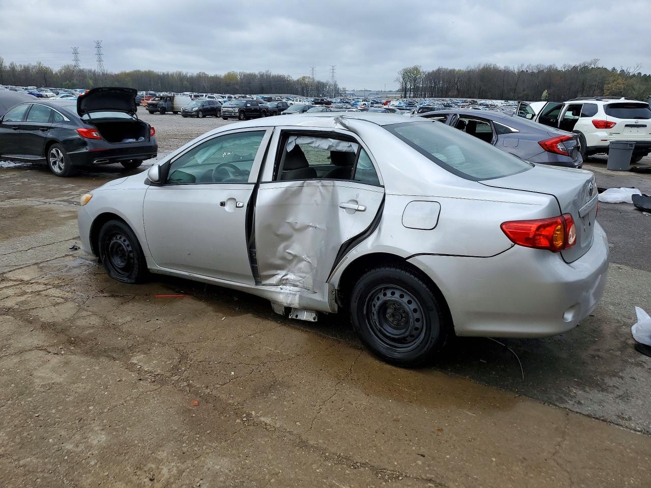 2010 TOYOTA COROLLA LE photo 4