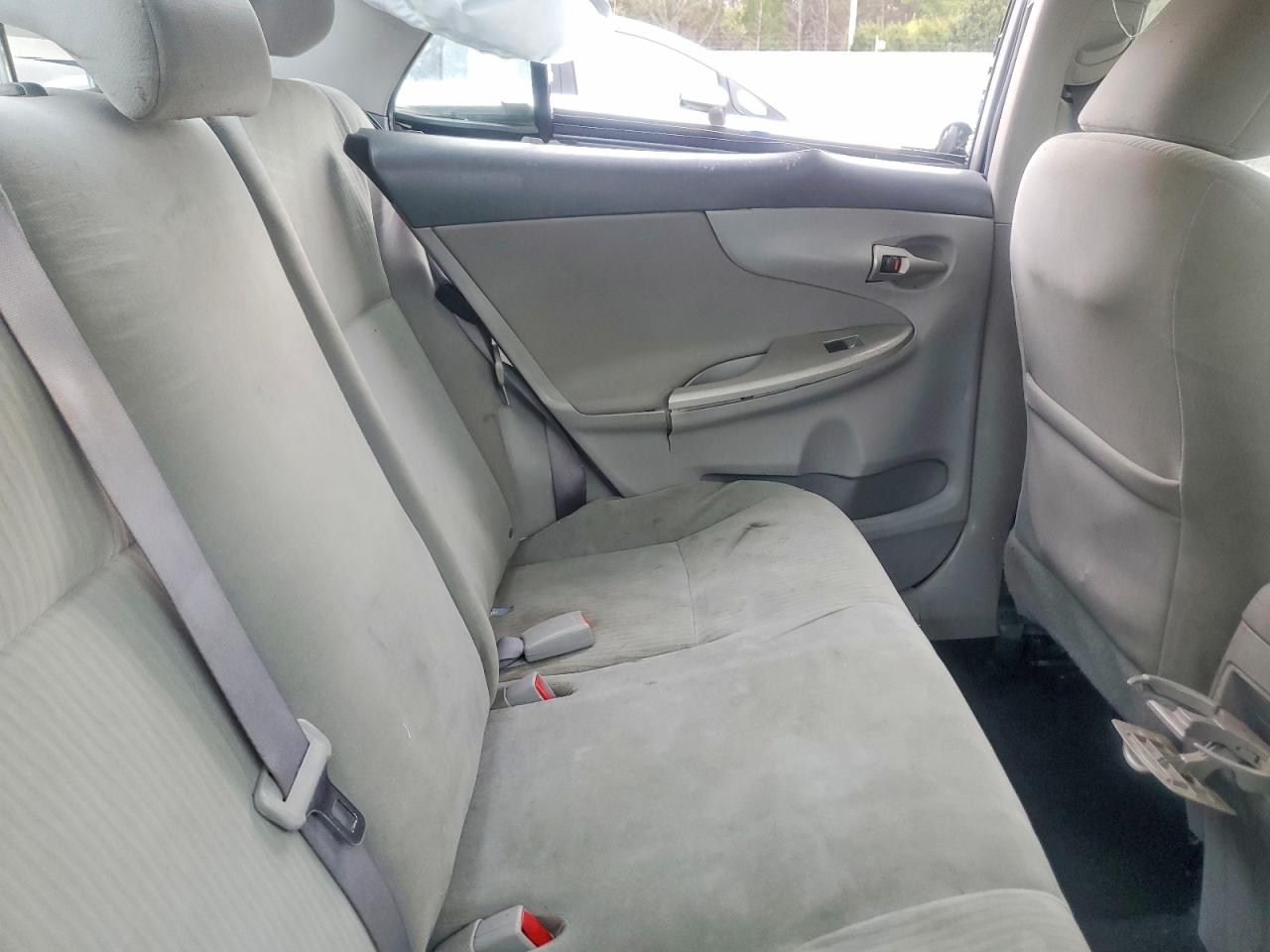 2010 TOYOTA COROLLA LE photo 28