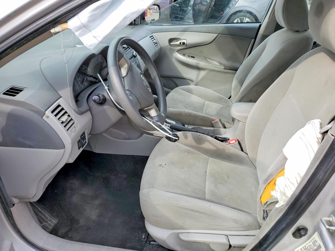 2010 TOYOTA COROLLA LE photo 19