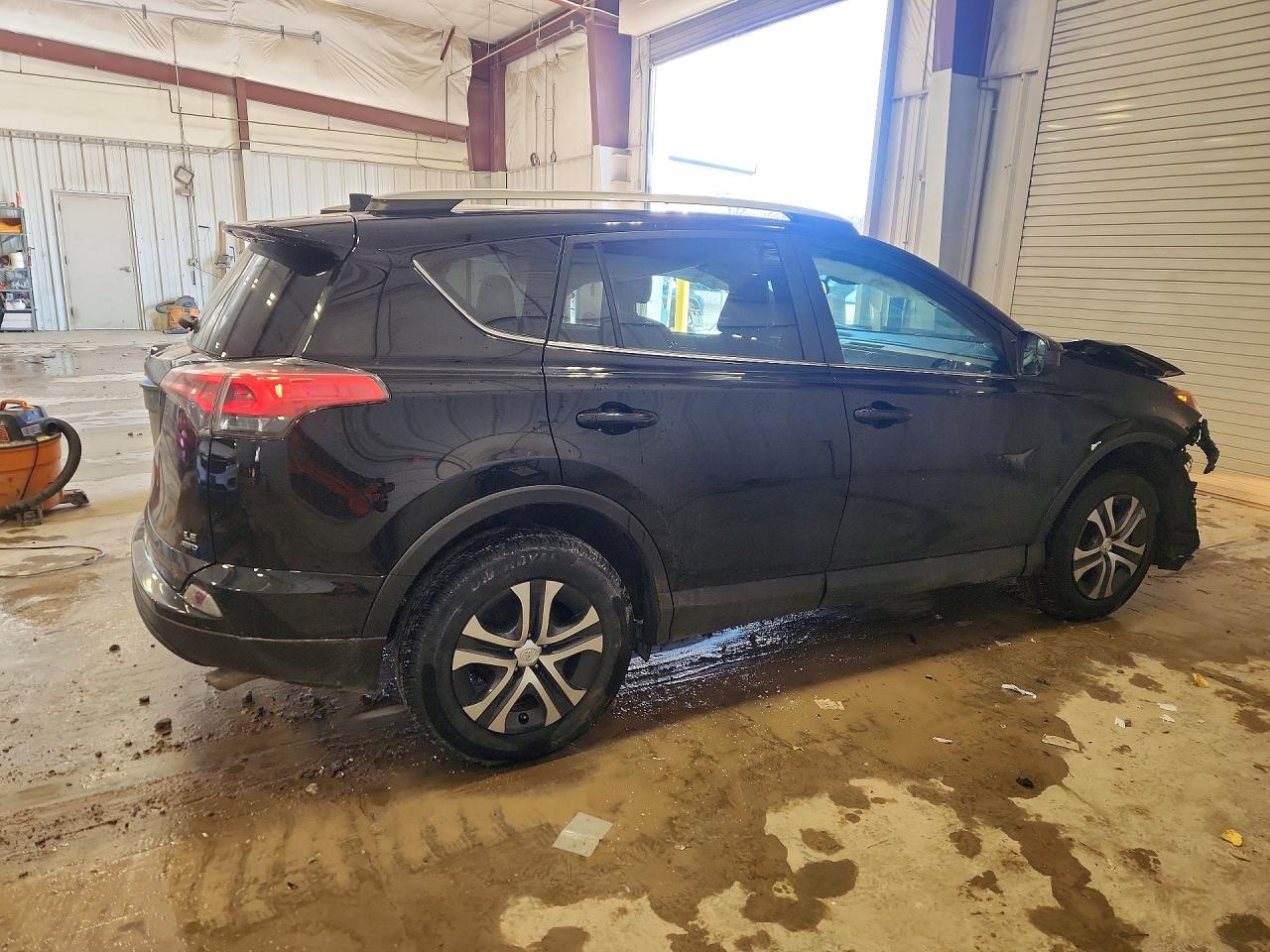 2018 TOYOTA RAV4 LE photo 5