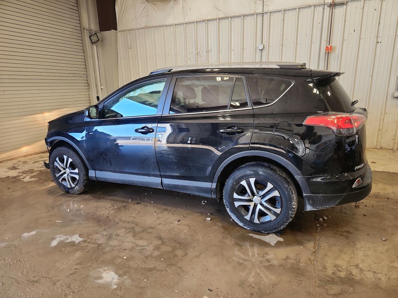 2018 TOYOTA RAV4 LE photo 3