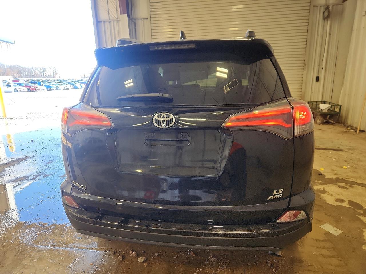 2018 TOYOTA RAV4 LE photo 11