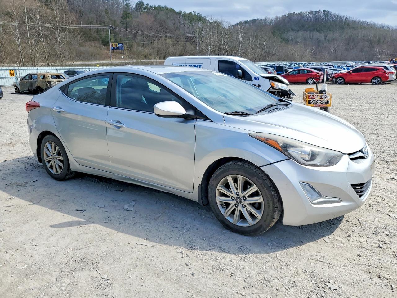 2015 HYUNDAI ELANTRA SE photo 4