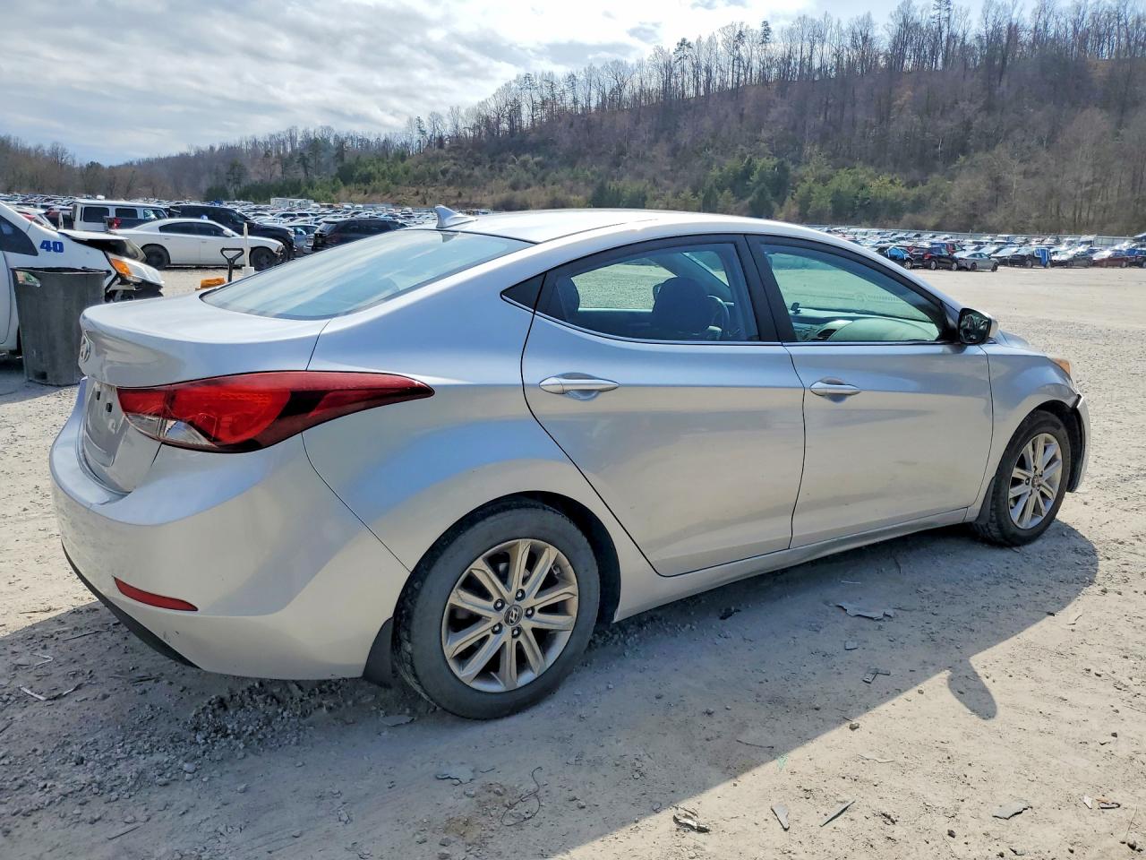 2015 HYUNDAI ELANTRA SE photo 3