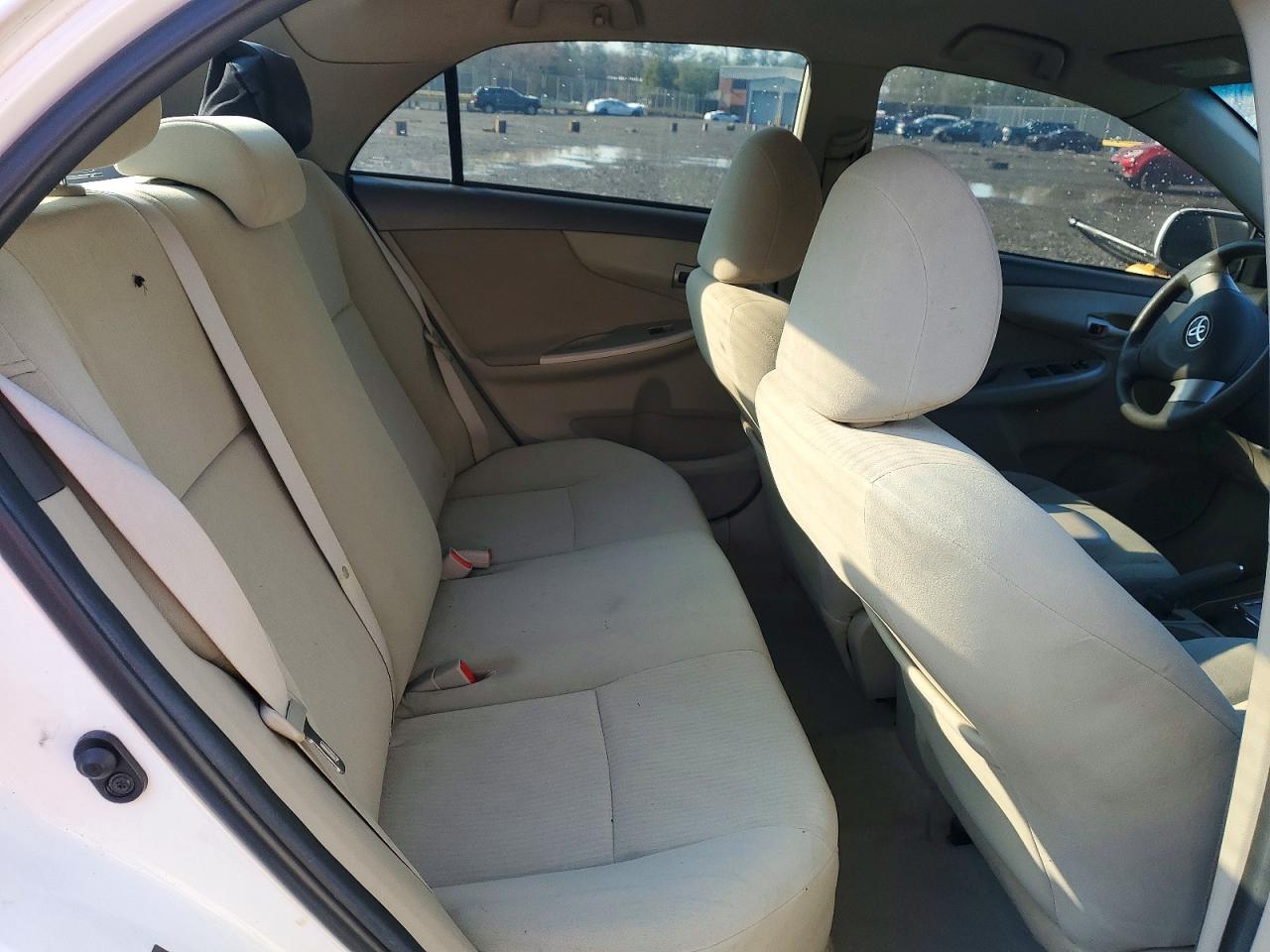 2010 TOYOTA COROLLA LE photo 10