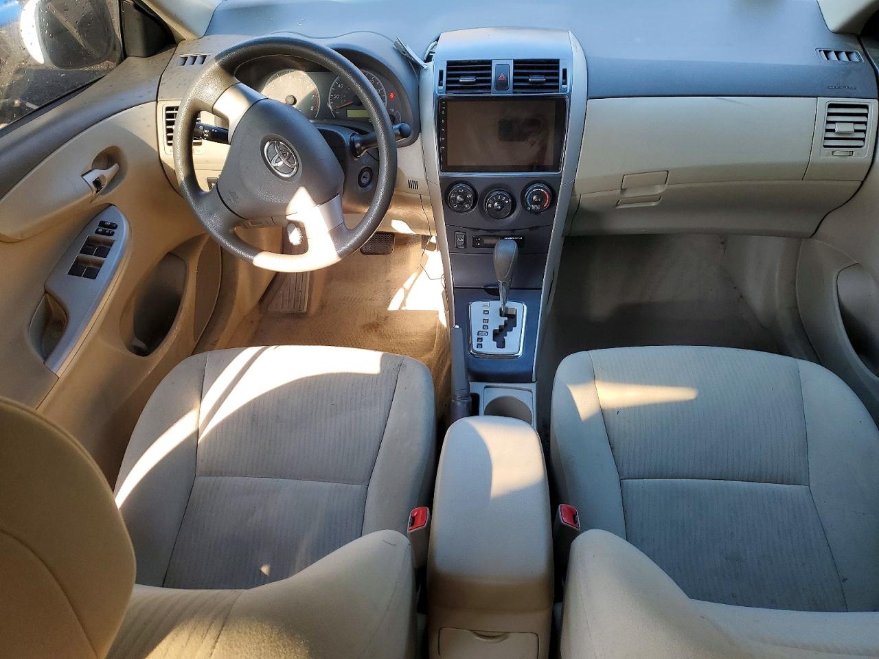 2010 TOYOTA COROLLA LE photo 8