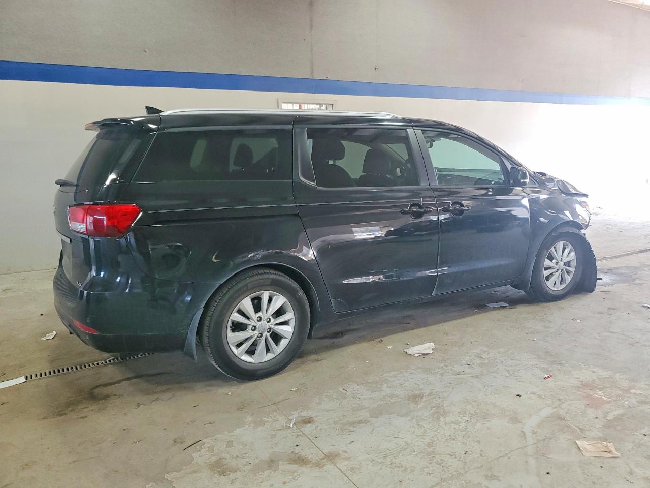 2017 KIA SEDONA LX photo 5