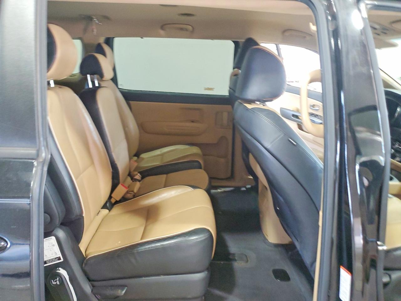 2017 KIA SEDONA LX photo 21