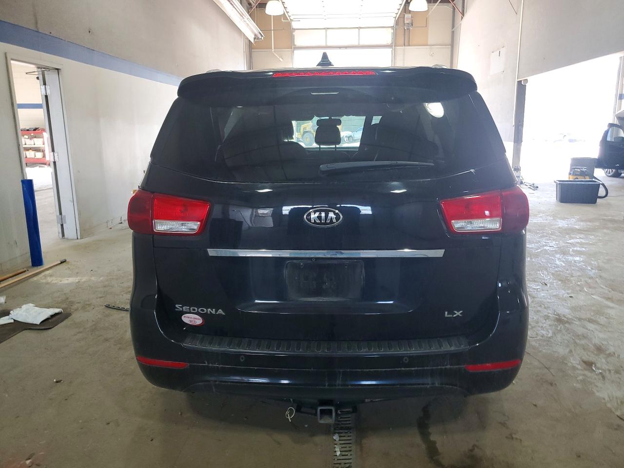 2017 KIA SEDONA LX photo 11