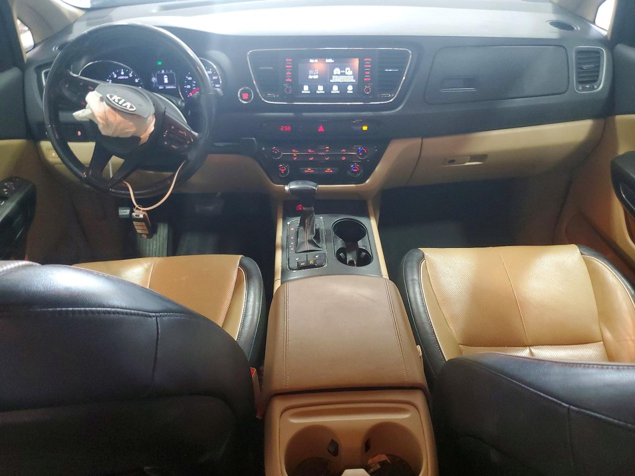 2017 KIA SEDONA LX photo 15