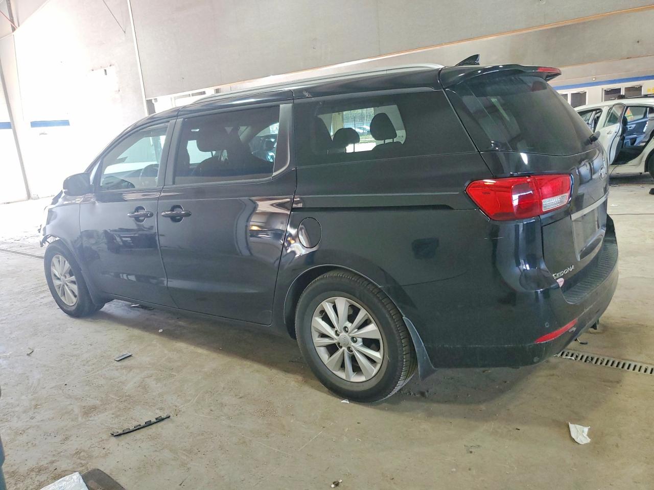2017 KIA SEDONA LX photo 3