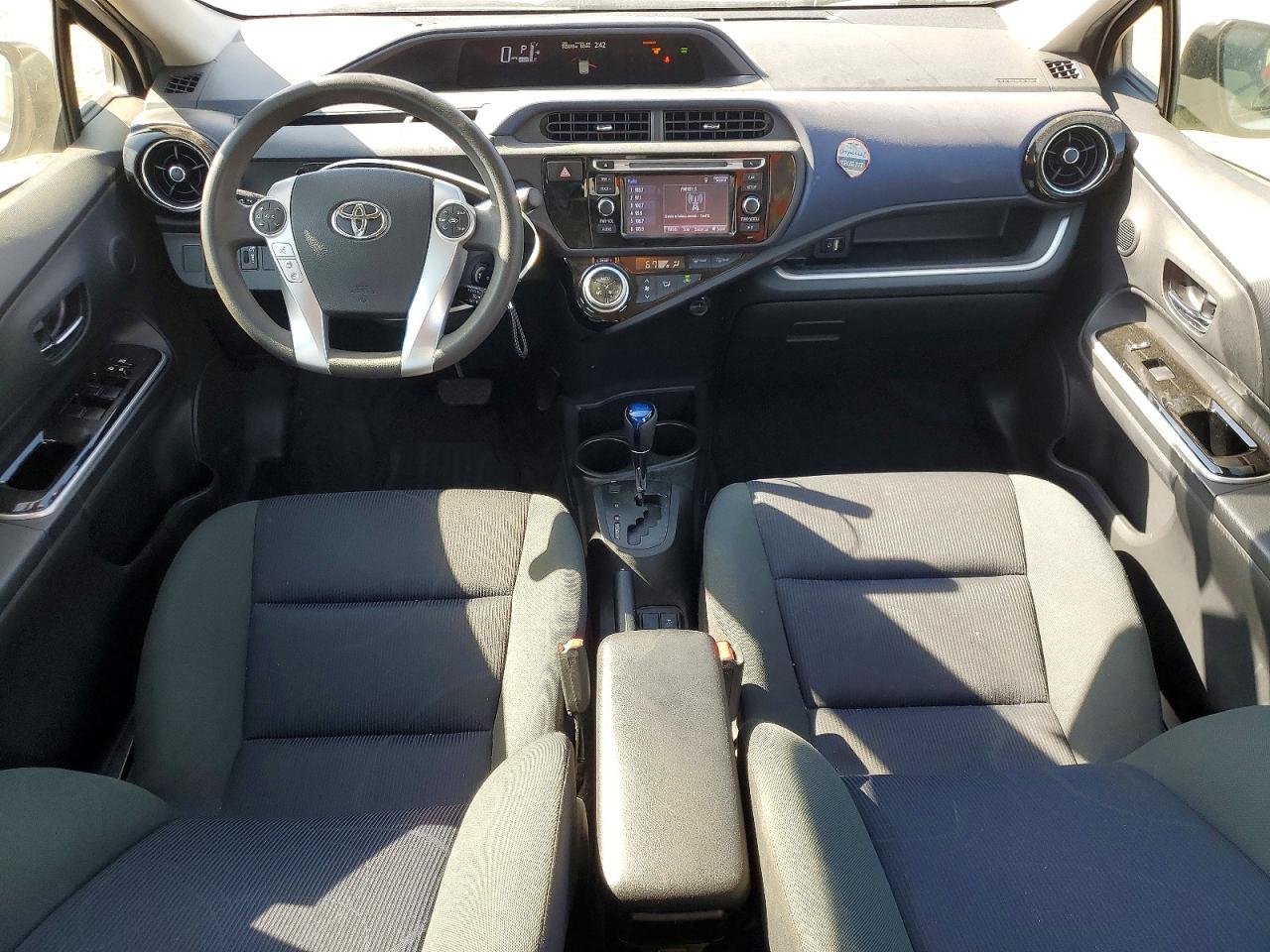 2016 TOYOTA PRIUS C TWO photo 22