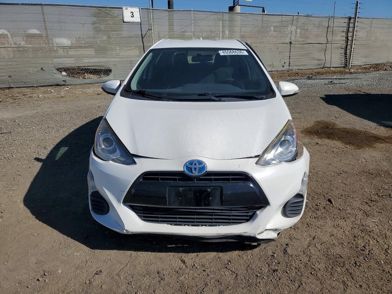 2016 TOYOTA PRIUS C TWO photo 13