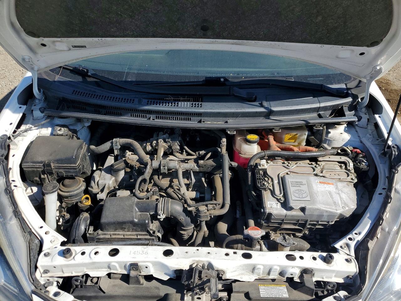 2016 TOYOTA PRIUS C TWO photo 31