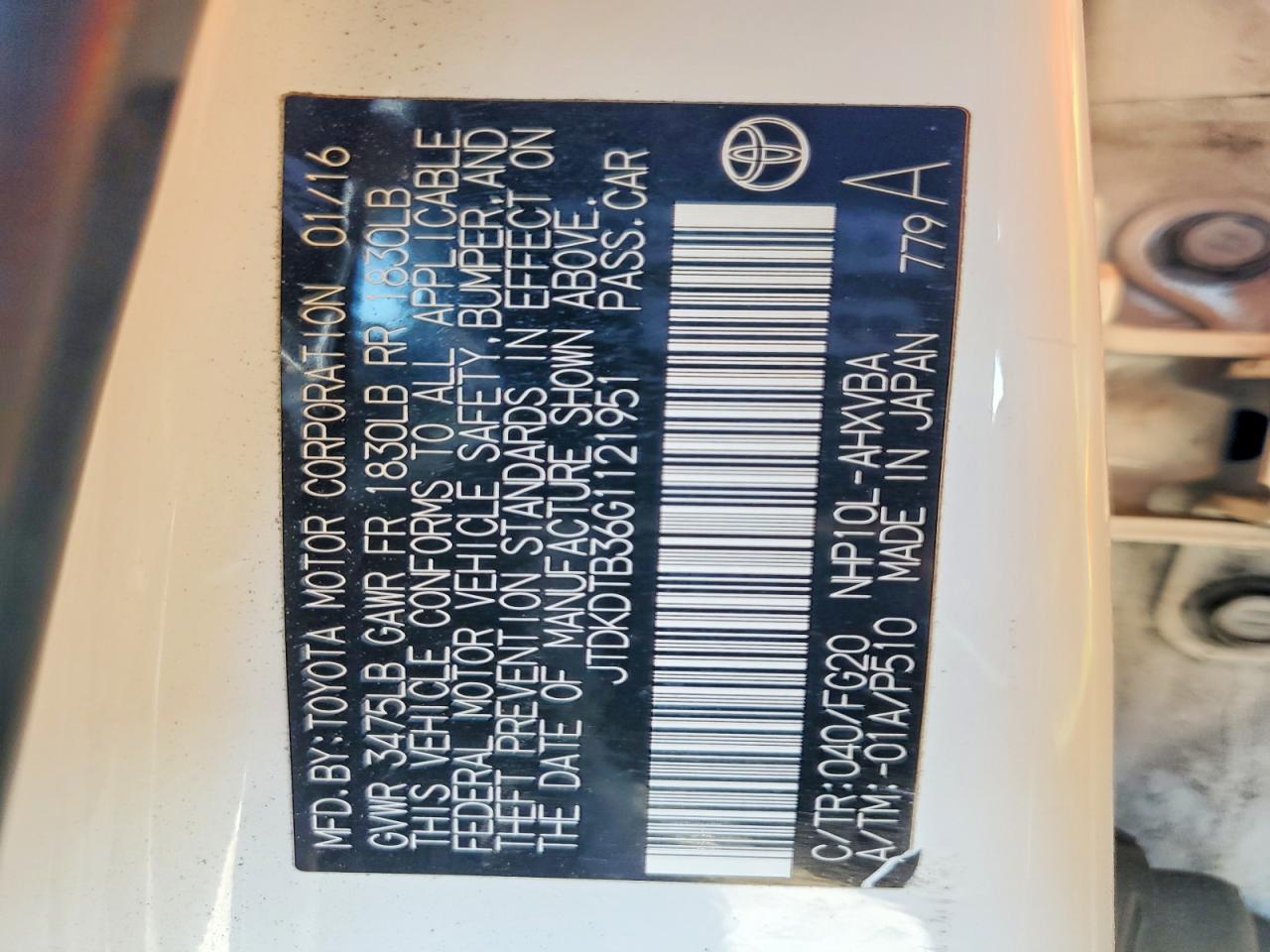2016 TOYOTA PRIUS C TWO photo 34