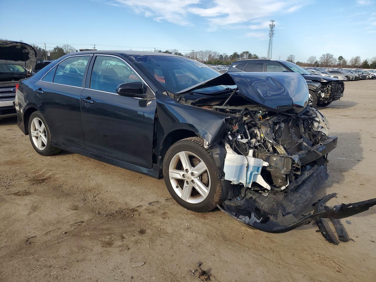 2012 TOYOTA CAMRY SE photo 4