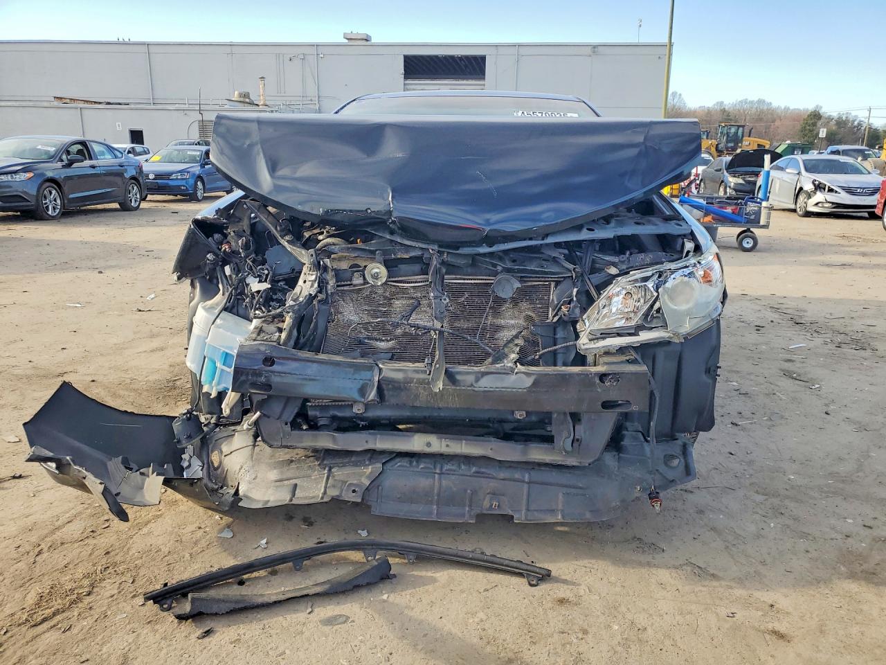 2012 TOYOTA CAMRY SE photo 5
