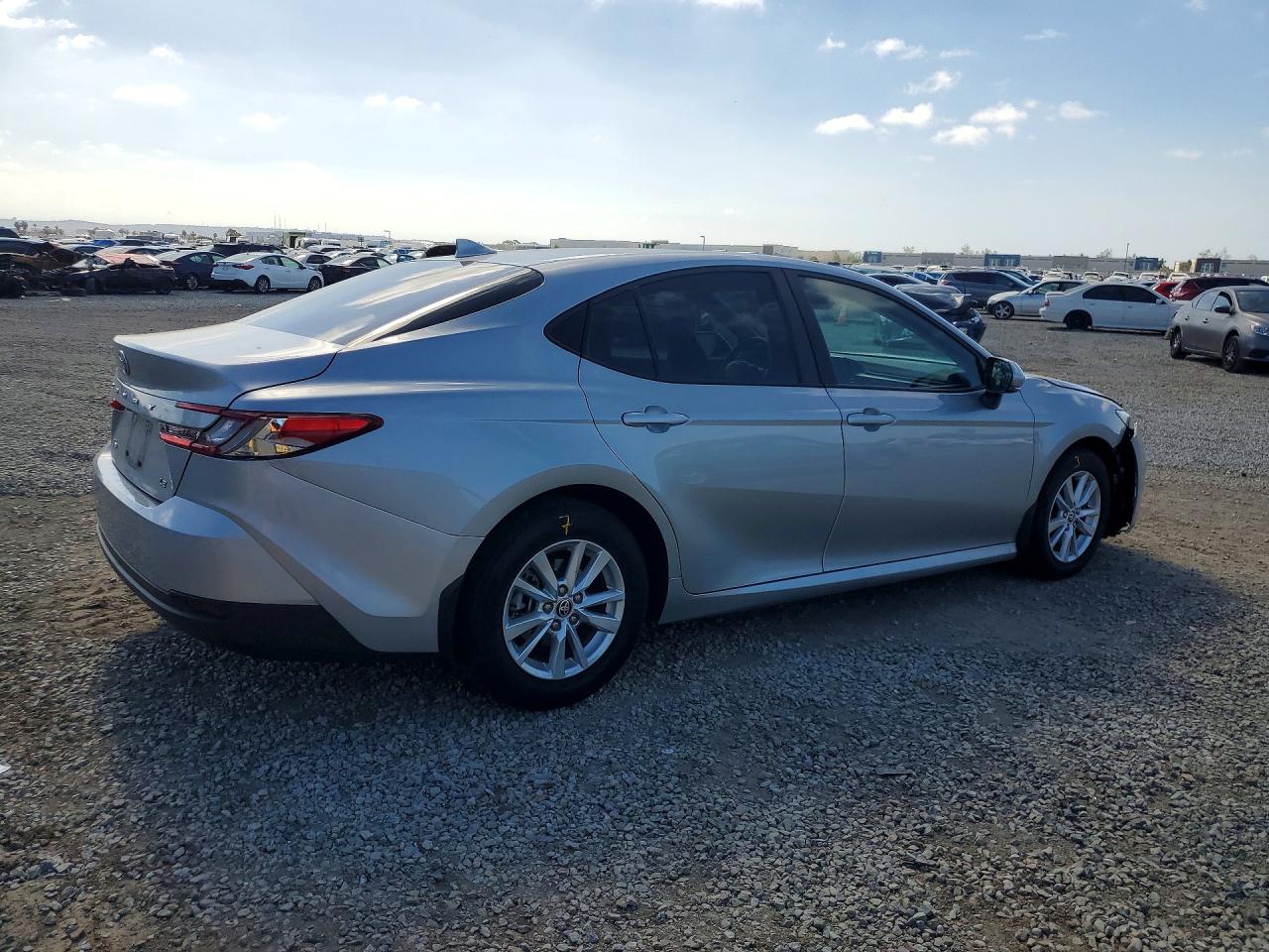 2025 TOYOTA CAMRY LE photo 5