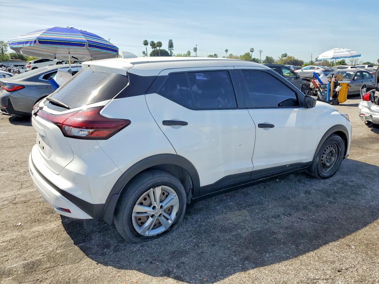 2022 NISSAN KICKS S photo 5