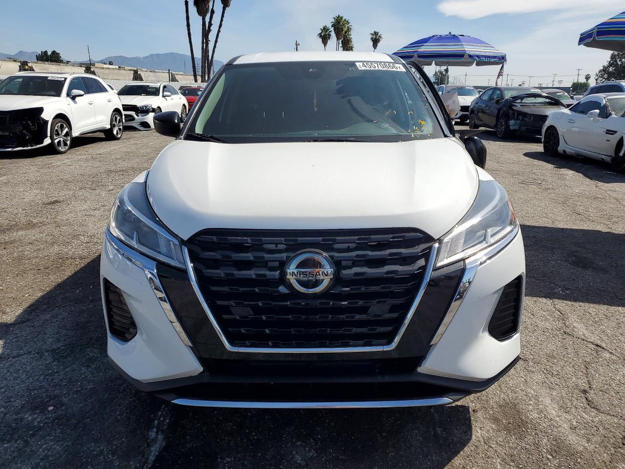 2022 NISSAN KICKS S photo 9