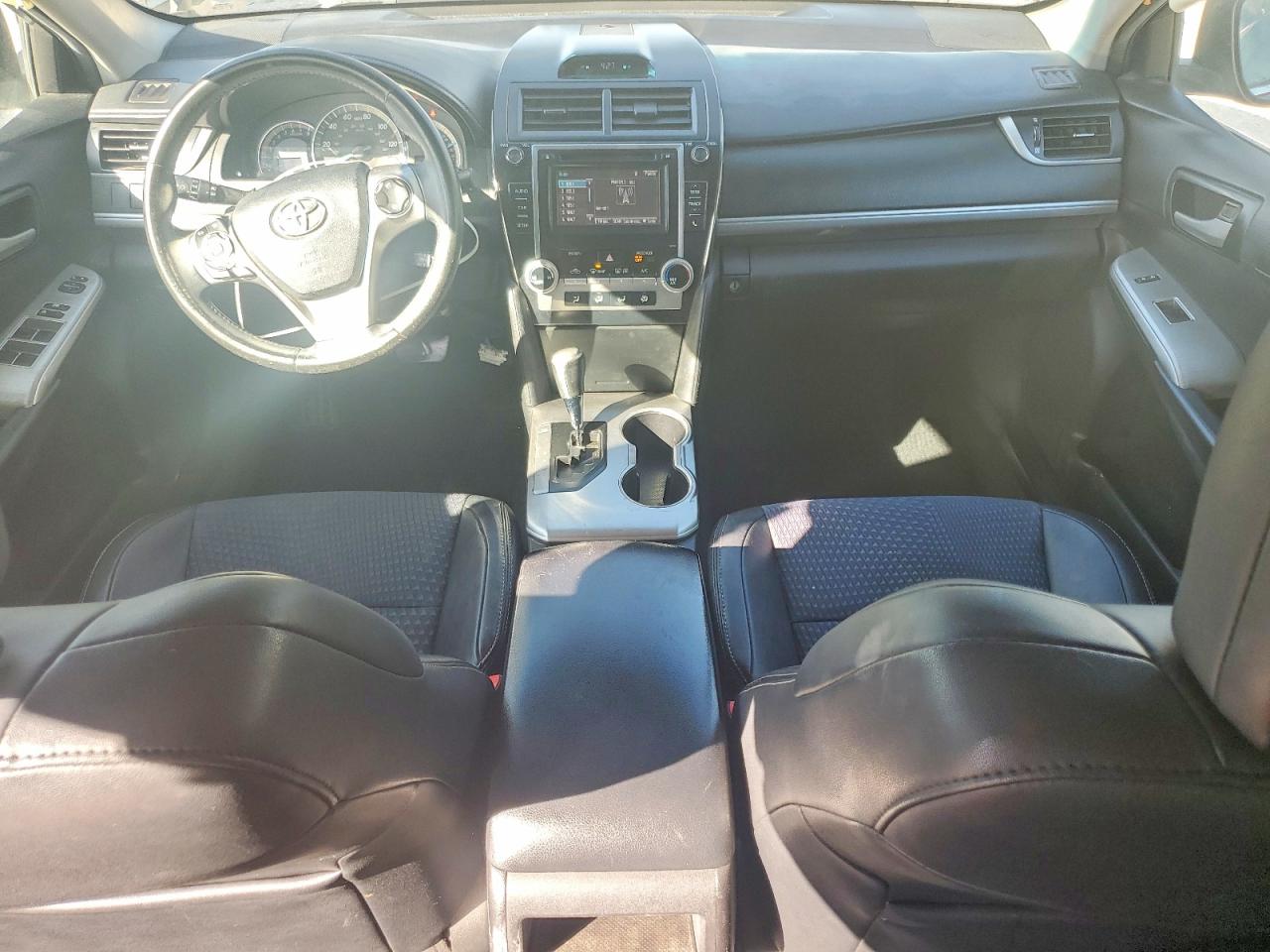 2014 TOYOTA CAMRY SE photo 8