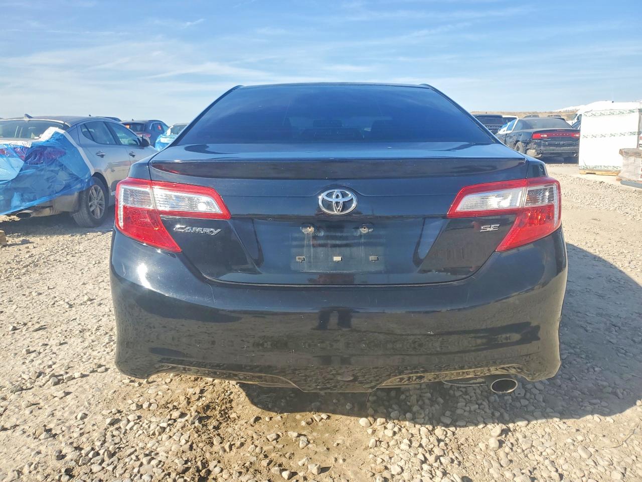 2014 TOYOTA CAMRY SE photo 6