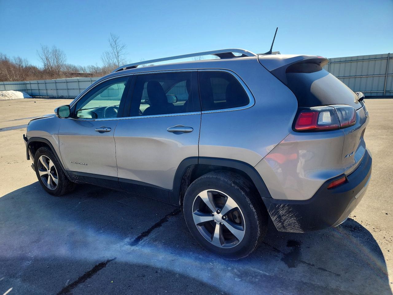 2019 JEEP CHEROKEE LIMITED photo 4