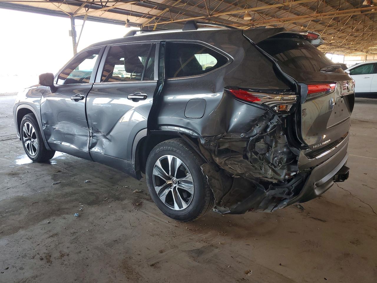 2023 TOYOTA HIGHLANDER XLE photo 2