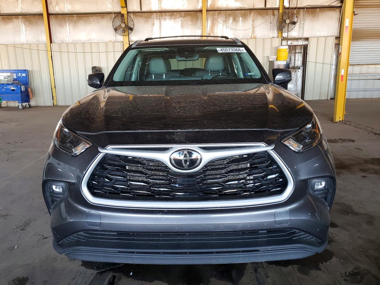 2023 TOYOTA HIGHLANDER XLE photo 5