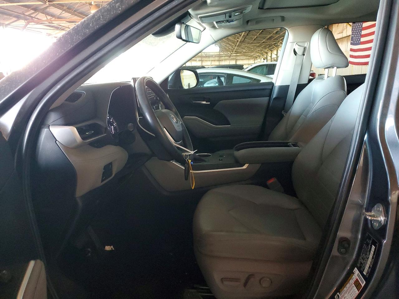 2023 TOYOTA HIGHLANDER XLE photo 7
