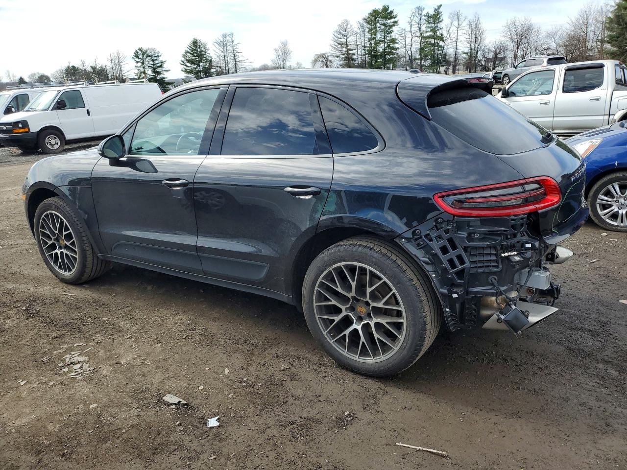 2017 PORSCHE MACAN photo 2