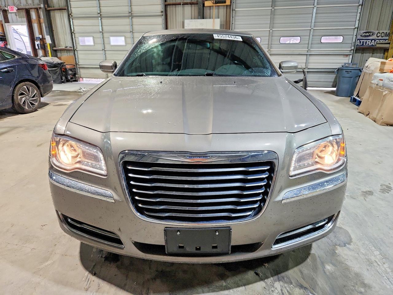 2014 CHRYSLER 300 photo 5