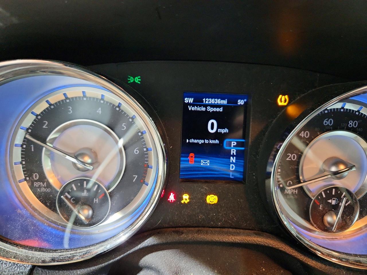 2014 CHRYSLER 300 photo 9
