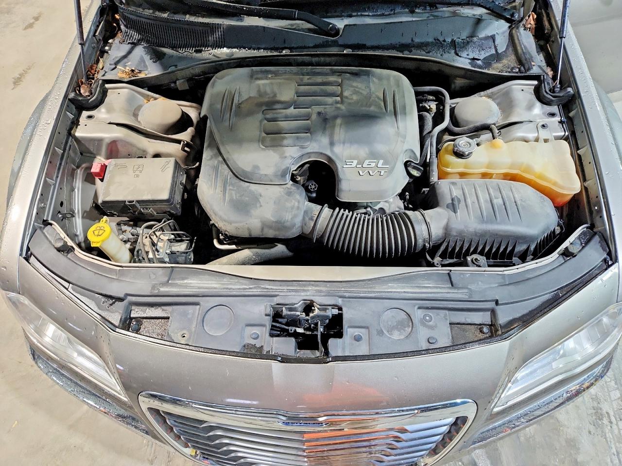 2014 CHRYSLER 300 photo 11