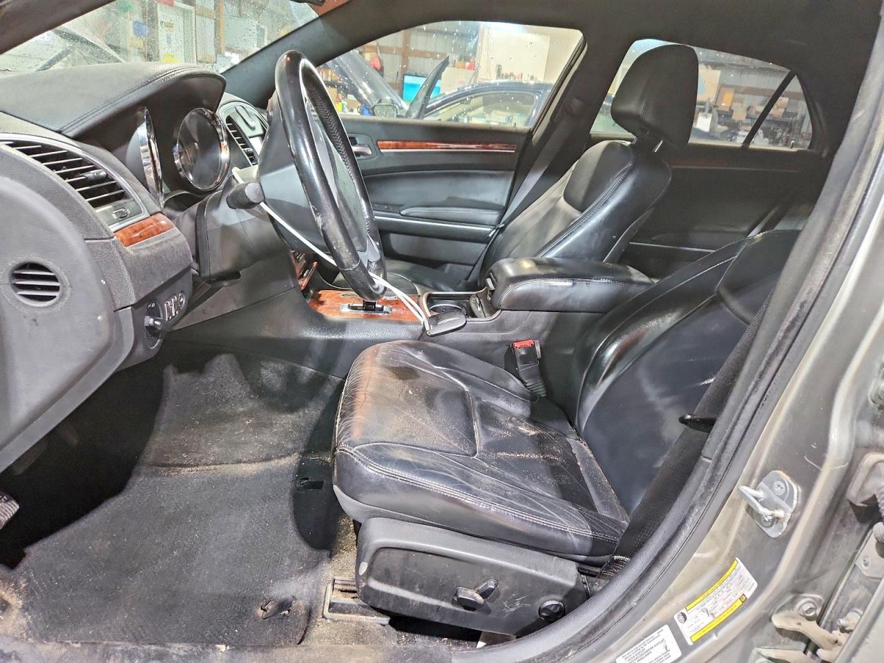 2014 CHRYSLER 300 photo 7