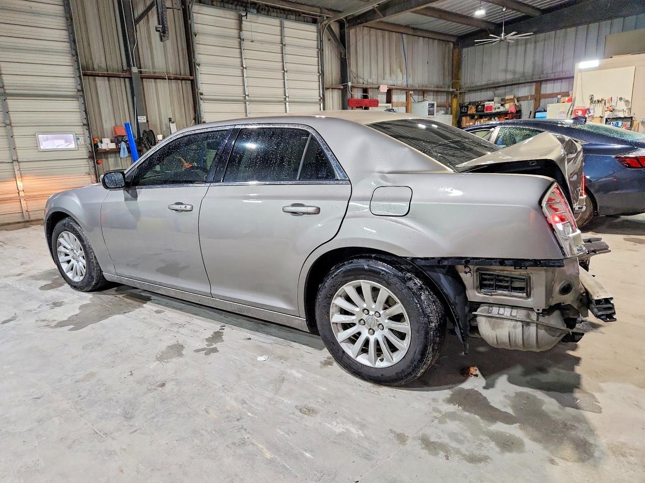 2014 CHRYSLER 300 photo 2