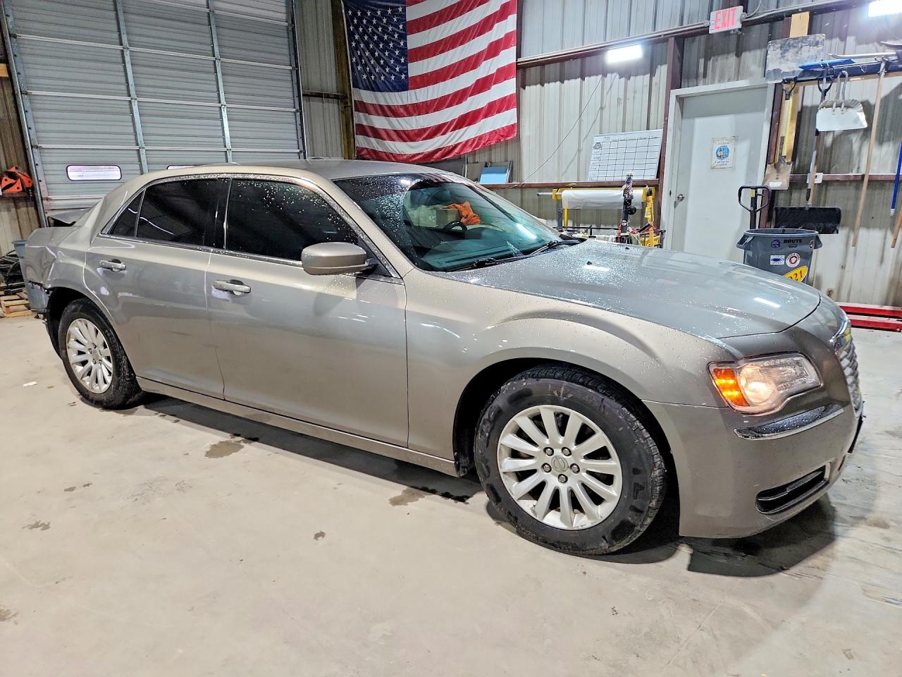 2014 CHRYSLER 300 photo 4