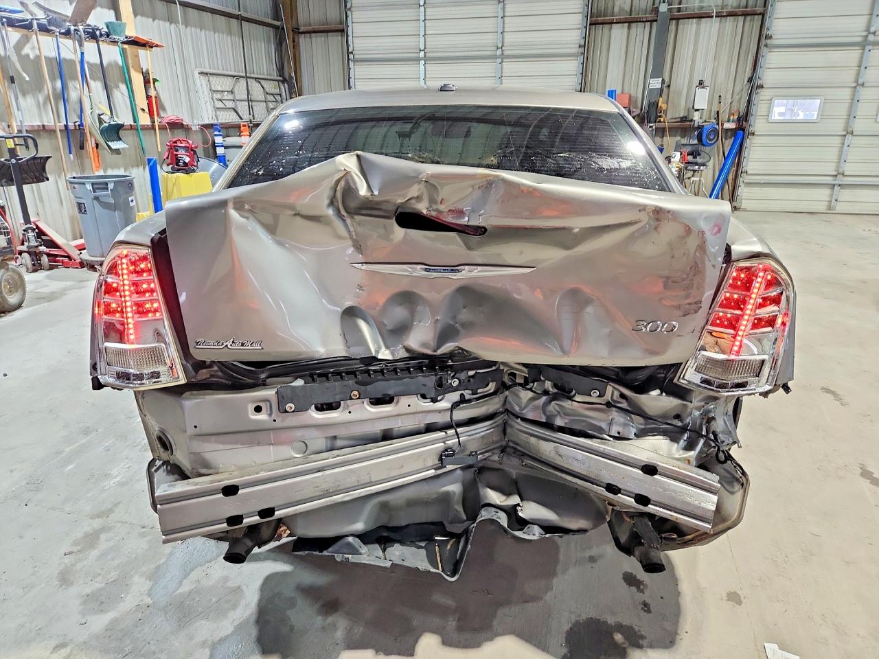 2014 CHRYSLER 300 photo 6